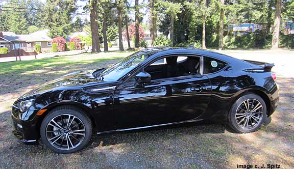 subaru brz-  side view