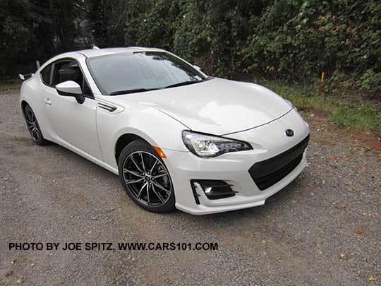 2017 BRZ Limited has fog lights, crystal white pearl color