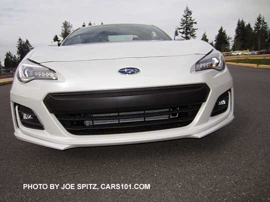 front view crystal white  2017 Subaru BRZ Limited