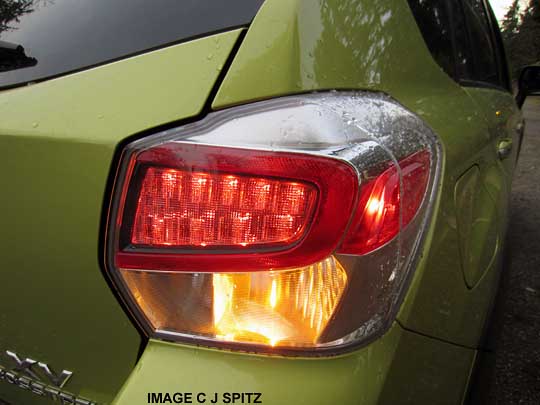 subaru crosstrek hybrid right taillight with reverse light and led brake lights on