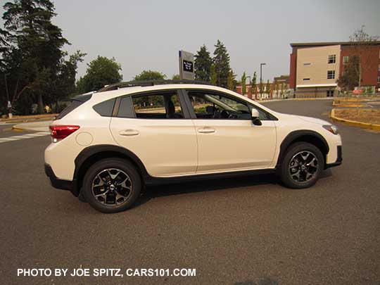 2018 Subaru Crosstrek Premium with body color outside mirrors, 17" alloys wheels. Crystal white color