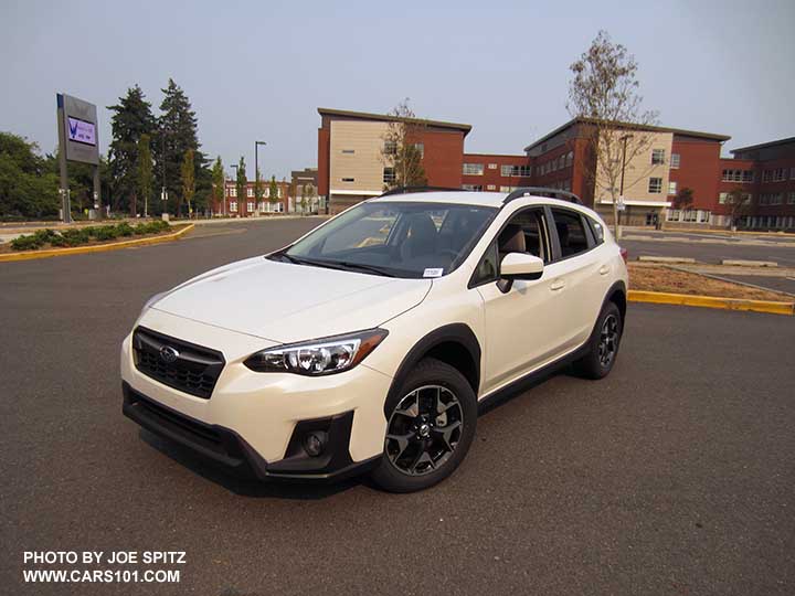 2018 Subaru Crosstrek Premium with body color outside mirrors, 17" alloys wheels. Crystal white color