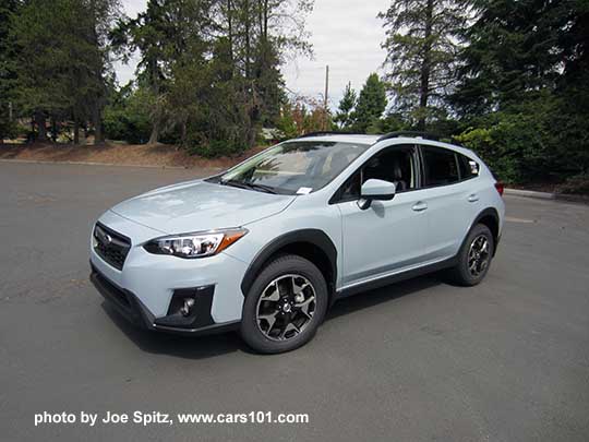 cook gray khaki 2018 Subaru Crosstrek Premium has 17" alloys