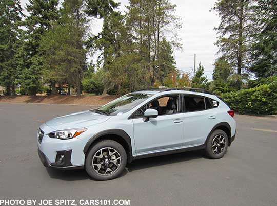 side view cook gray khaki 2018 Subaru Crosstrek Premium has 17" alloys