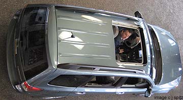 large glass sunroof on the 2000 bSubaru Forester 28x31.5