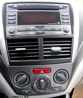 2011 Forester X console, with manual heater, stereo