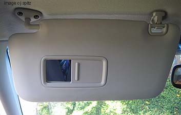 Subaru Forester- plastic sunvisor with mirror (not lit)