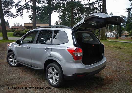 Forester 2.5 Premium with rear gate open, 2016, 2015, 2014 models