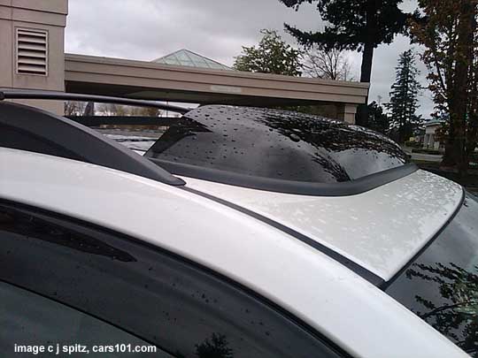 optional moonroof air deflector on a 2014 subaru forester