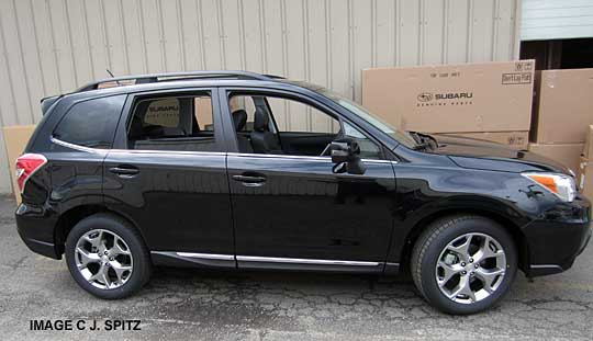 Forester 2.5 Touring, black, 18" alloys, silver chrome rocker panel trim