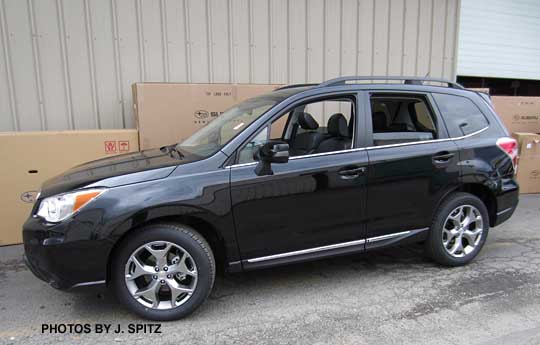 Forester 2.5 Touring, black, 18" alloys, silver chrome rocker panel trim