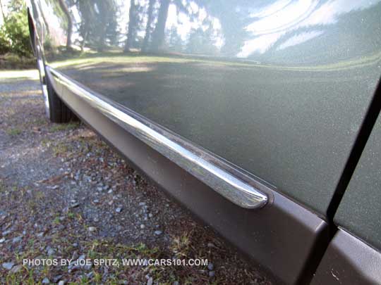 clsose-up of the new for 2015 Forester 2.5 Touring chrome lower accent trim strip