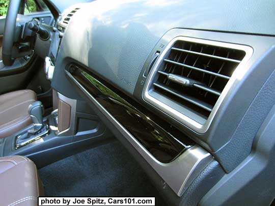 2018 and 2017 Forester Limited and Touring gloss black dash trim