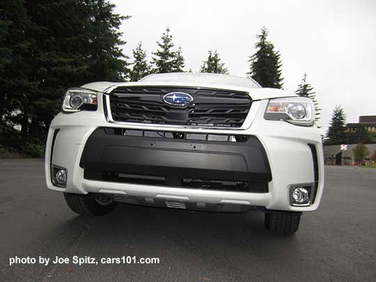 2018 Forester XT model front grill with gloss black center strip and center logo, XT Touring with fog lights.