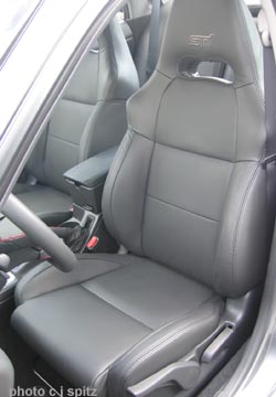 STI Limited front seat, perforated leather, with logo