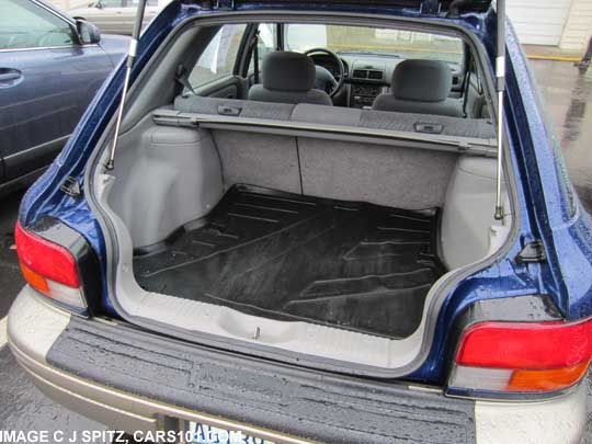 cargo area 2000 subaru hatchback wagon, outback sport model