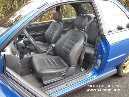 1998 Subaru Impreza 2.5RS front sport bucket seat with aftermarket gray leather. Photo taken Nov 2016