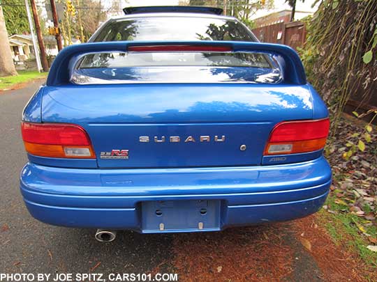 rear spoiler on the 1998 rally blue Subaru Impreza 2.5 RS. Photo taken 11/2016