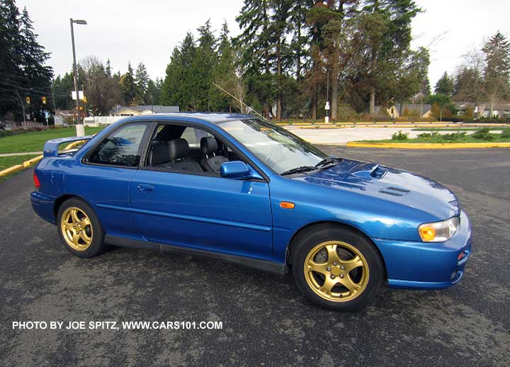 side view 1998 Impreza 2.5RS coupe, world rally blue, gold wheels, gray aero rocker panel trim. Photo taken Nov., 2016