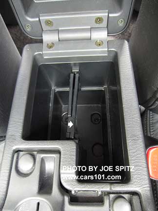 1998 Subaru Impreza 2.5 RS center console storage folding cupholder is easily broken but this one isn't. Photo taken 11/2016.