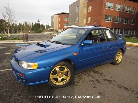 1998 Impreza 2.5RS coupe, world rally blue, gold wheels, side marker light, optional side moldings. Photo taken 11/2016