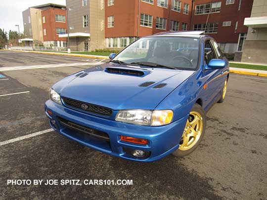 front view 1998 Impreza 2.5RS coupe, world rally blue, gold wheels, non functional hood scoop and grills.. Photo Nov 2016