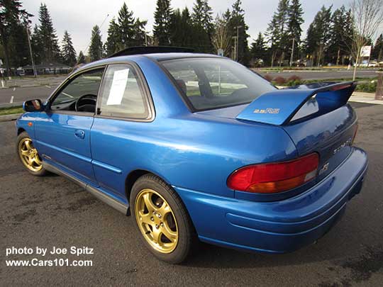 rear spoiler on the 1998 Impreza 2.5RS coupe rear spoiler, world rally blue, gold wheels, gray aero rocker panel trim. Optional side moldings.  Photo taken 11/2016