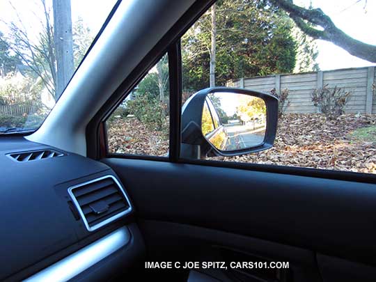 using the outside mirror in a 2015 Impreza