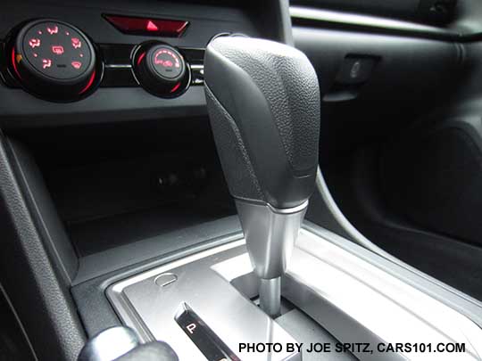 closeup of the 2017 Impreza 2.0i and Premium vinyl shift knob