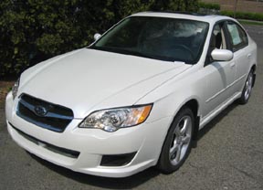 2008 Legacy SE, white