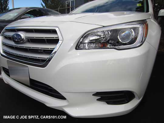 2015 Legacy 2.5i Premium headlight with black interior surround, no fog light, light colored  grill