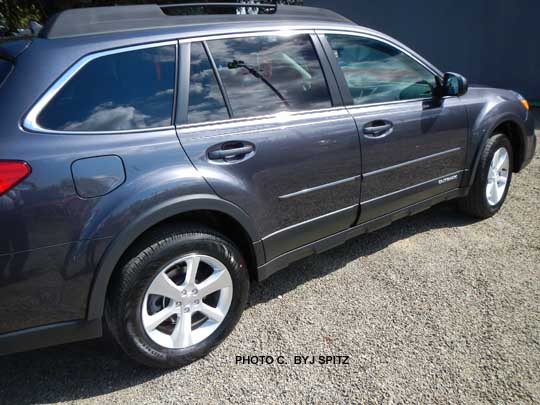 2013 Outback Limited with wheel arch moldings and body side moldings
