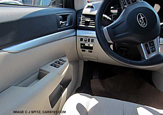 2014 subaru outback 2.5i, premium silver door and dash trim