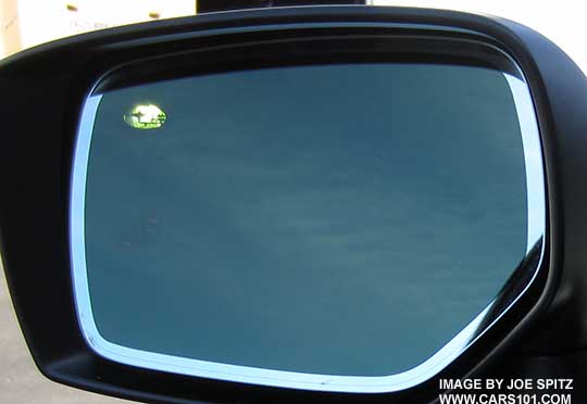 optional auto dimming outside mirror with approach light illuminated, on 2016, 2015 Subaru Outbacks
