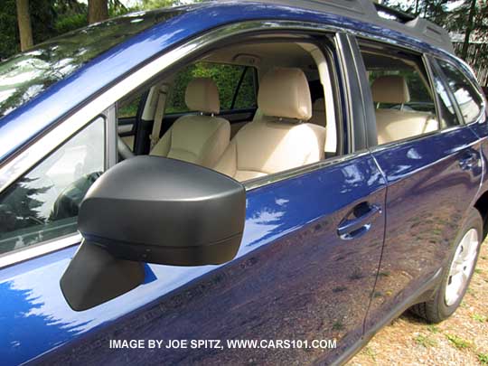 Lapis blue Pearl Outback 2.5i has black, unpainted outside mirrors
