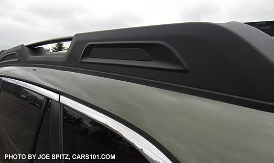 2015 subaru Outback roof rack has decorations on the outer side