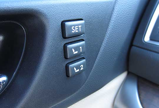 2016 Subaru Outback Limited 2 memory seat buttons