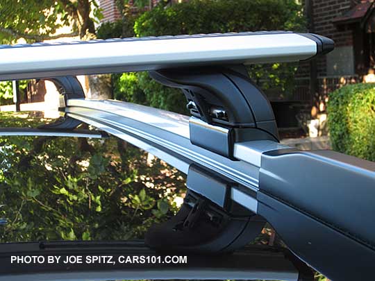 closeup of the 2017 Subaru Outback Touring low profile silver roof rails with optional Thule 460 system aero crossbars