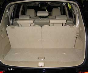 Subaru B9 Tribeca cargo area