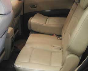 Subaru B9 Tribeca middle row 3 seats each can fold down or recline