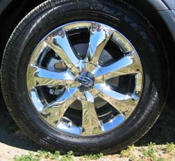 SE package includes 18 chrome alloy wheels