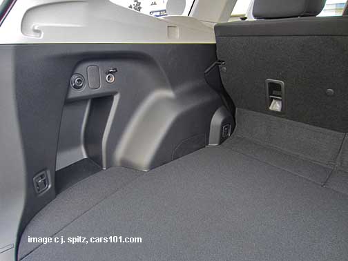 left side cargo area 2014 subaru forester